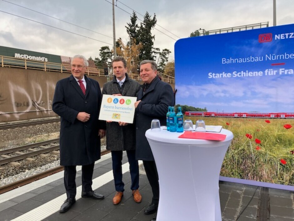IMG_0068.jpg V.l.n.r.: Innenminister Joachim Herrmann, DB-Konzernbevollmächtigter Klaus-Dieter Josel und Verkehrsminister Christian Bernreiter.