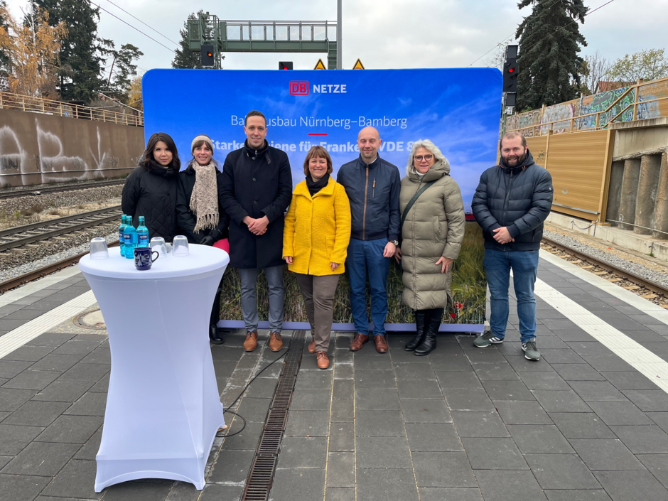 MicrosoftTeams-image (3).png Vertreter:innen aus dem Projekt "Bahnausbau Nürnberg-Bamberg (VDE 8.1)", die heute stellvertretend für das gesamte Team von Nicole Kumpfmüller-Böhm vor Ort waren.