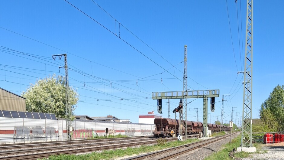 Fahrt im Regelgleis von Fürth Richtung Rangierbahnhof. 
