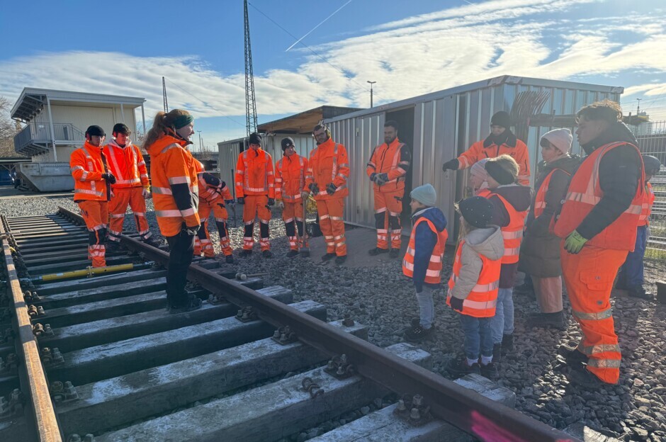 20251119_1671.jpg Den Buß- und Bettag verbrachten die Kleinsten unseres Teams in der Nürnberger Ausbildungswerkstatt und konnten einen guten Einblick in die Arbeit ihrer Eltern gewinnen.