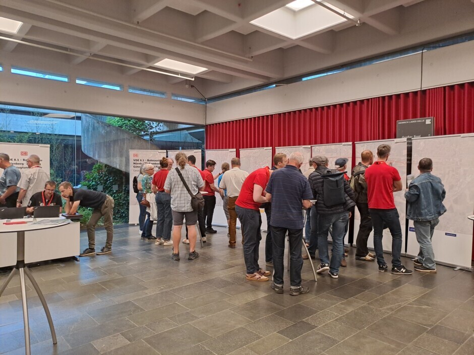 Infomarkt GZS Erlangen.jpg Auf unseren Infomärkten zur Güterzugstrecke Fürth konnten sich Interessierte über die nächsten Schritte informieren und viele Fragen stellen.