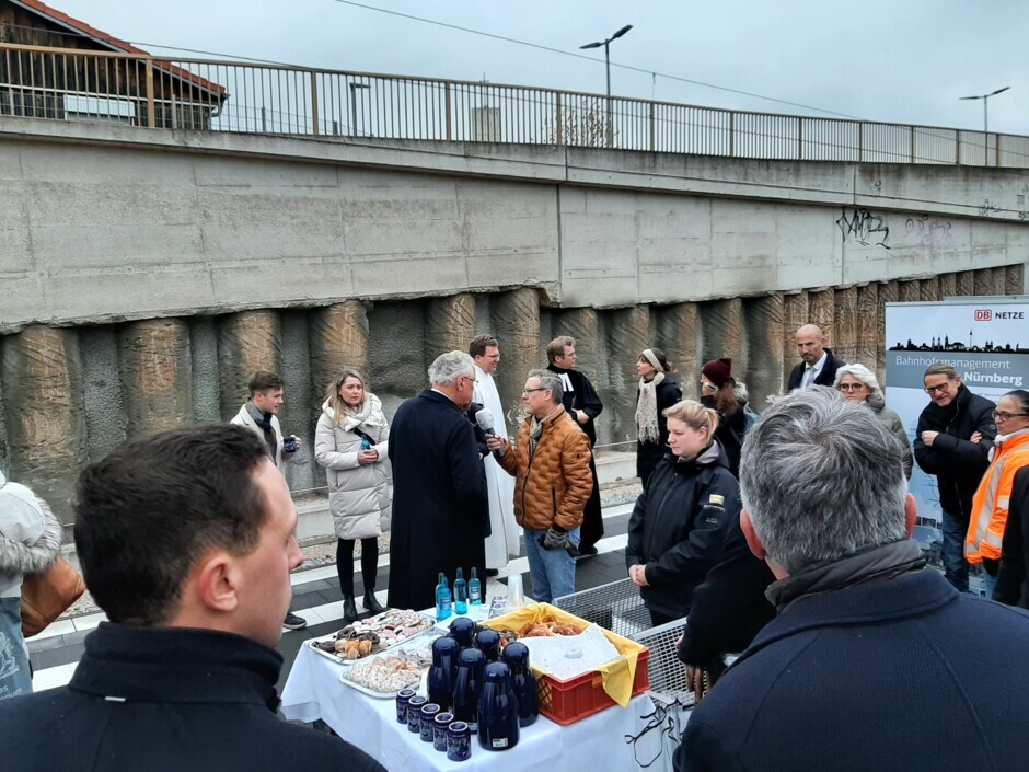 20221207_135240.jpg Zu den Feierlichkeiten waren Politik, Presse und DB-Mitarbeitende geladen.